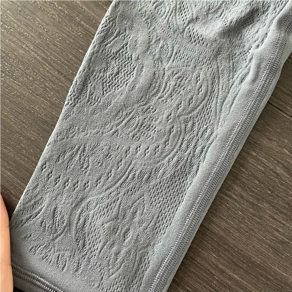 LULULEMON| REVEAL CROP ZEN EXPRESSION - Picture 3 of 6